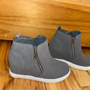 Stylish Gray Ankle Booties with Zipper